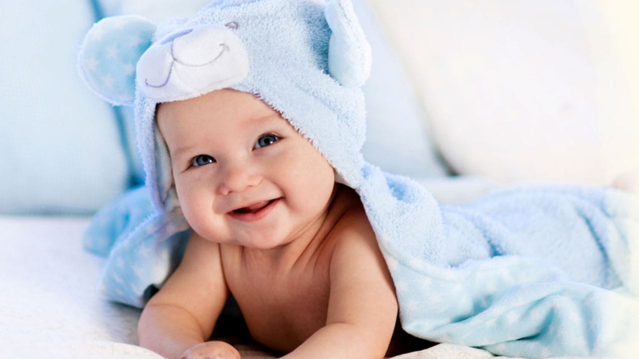 વિટામીન ડી અને એ બાળકના શરીર માટે ખૂબ જ જરૂરી પોષક તત્વ છે. વિટામીન ડી નો સીધો સંબંધ હાડકાં અને દાંતના યોગ્ય વિકાસ સાથે છે. જે હાડકાંને મજબૂત બનાવે છે. 