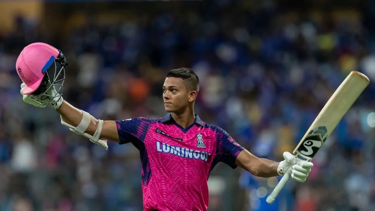 તેને પ્રશ્નોતરી દરમ્યાન કહેવામા આવ્યું હતું કે તમે માત્ર 21 વર્ષના છો, તમારી પાસે હજુ ઘણો સમય છે. આના પર યશસ્વીએ હસીને જવાબ આપ્યો, હા, હા, અત્યારે મારું સંપૂર્ણ ધ્યાન ક્રિકેટ પર છે.