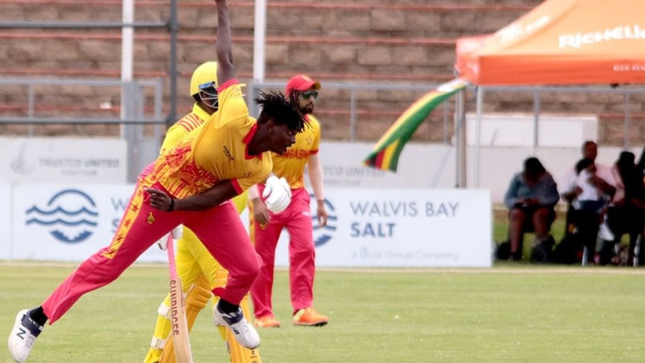 3 મેચમાં 2 હાર બાદ ઝિમ્બાબ્વેની ટીમ આફ્રિકા રિજન ક્વોલિફાયરના પોઈન્ટ ટેબલમાં 7 ટીમોમાં ચોથા સ્થાને છે. ટોચ પર નામીબિયા અને કેન્યા છે, જેમણે પોતાની ત્રણેય મેચ જીતી છે. ઝિમ્બાબ્વેને હરાવીને યુગાન્ડા પોઈન્ટ ટેબલમાં ત્રીજા સ્થાને પહોંચી ગયું છે. પોઈન્ટ ટેબલમાં ઝિમ્બાબ્વેની વર્તમાન સ્થિતિને જોતા તેમના માટે ટી20 વર્લ્ડ કપ 2024 માટે ક્વોલિફાય થવું મુશ્કેલ લાગે છે. તેમના માટે તે હજુ પણ અશક્ય નથી.