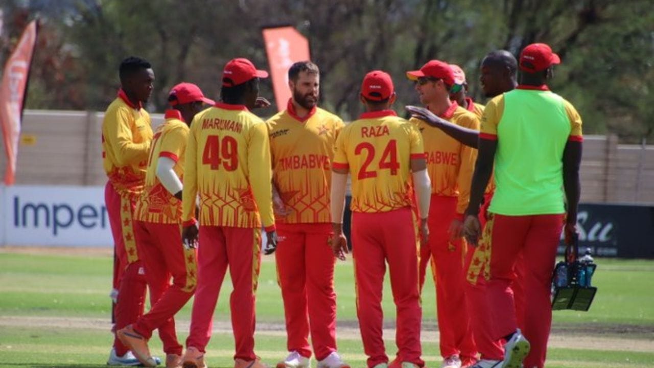 T20 વર્લ્ડ કપ 2024 જૂનમાં વેસ્ટ ઈન્ડિઝ અને અમેરિકામાં આયોજિત થવાનો છે, જેમાં આફ્રિકા રિજન ક્વોલિફાયરના પોઈન્ટ ટેબલમાં ટોચની બે ટીમોને રમવાની તક મળશે. હાલ આ રેસમાં નામિબિયા અને કેન્યાની ટીમો આગળ ચાલી રહી છે. ત્યાં પહોંચવા માટે ઝિમ્બાબ્વેને ઓછામાં ઓછી તેની બાકીની મેચો વધુ સારા રન રેટ સાથે જીતવી પડશે.