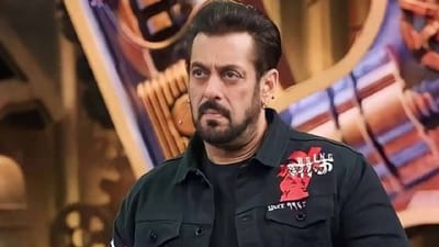 દર્શકો આતુરતાથી બિગ બોસ 17 ના વીકેન્ડ વોરની રાહ જોઈ રહ્યા છે. ઘણા લોકો માત્ર વીકએન્ડ વોર માટે જ બિગ બોસ જુએ છે. સલમાન ખાન ઘણા વર્ષોથી વીકેન્ડ વોર હોસ્ટ કરી રહ્યો છે.
