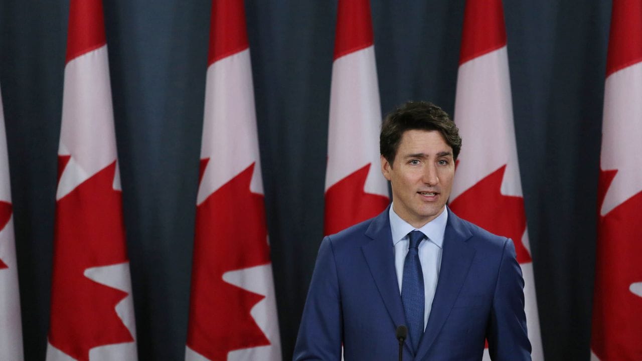 કેનેડાની જસ્ટિન ટ્રુડો  સરકારે કહ્યું કે કેટલીકવાર વિદ્યાર્થીઓને પણ આ અંગે કોઈ પણ છેતરપિંડીની જાણ હોતી નથી. આ સ્થિતિમાં અમે વિદ્યાર્થીઓને મદદ કરીશું. વધુમાં તેમણે જણાવ્યુ હતું કે અમે છેલ્લા કેટલાક સમયથી ઘણા આંતરરાષ્ટ્રીય વિદ્યાર્થીઓને મળ્યા અને તેઓ ઘણી સમસ્યાઓનો સામનો કરી રહ્યા હોવાનું પણ જાણવા મળ્યું હતું. તેમણે વધુમાં એ પણ કહ્યું કે ઈમાંદારી થી આવેલા વિદ્યાર્થીઓને કોઈ સમસ્યાનો સામનો કરવો પડશે નહીં જ્યારે ગોટાળા કરીને વિદેશ પહોંચેલા વિદ્યાર્થીઓને કેનેડામાં પ્રવેશ આપવામાં આવશે નહીં. આ માટે ટ્રાવેલ એજન્ટોનું ગ્રેડિંગ કરવામાં આવશે. કારણ કે આ સમગ્ર ખેલ એજન્ટો દ્વારા ચલાવવામાં આવી રહ્યો છે.