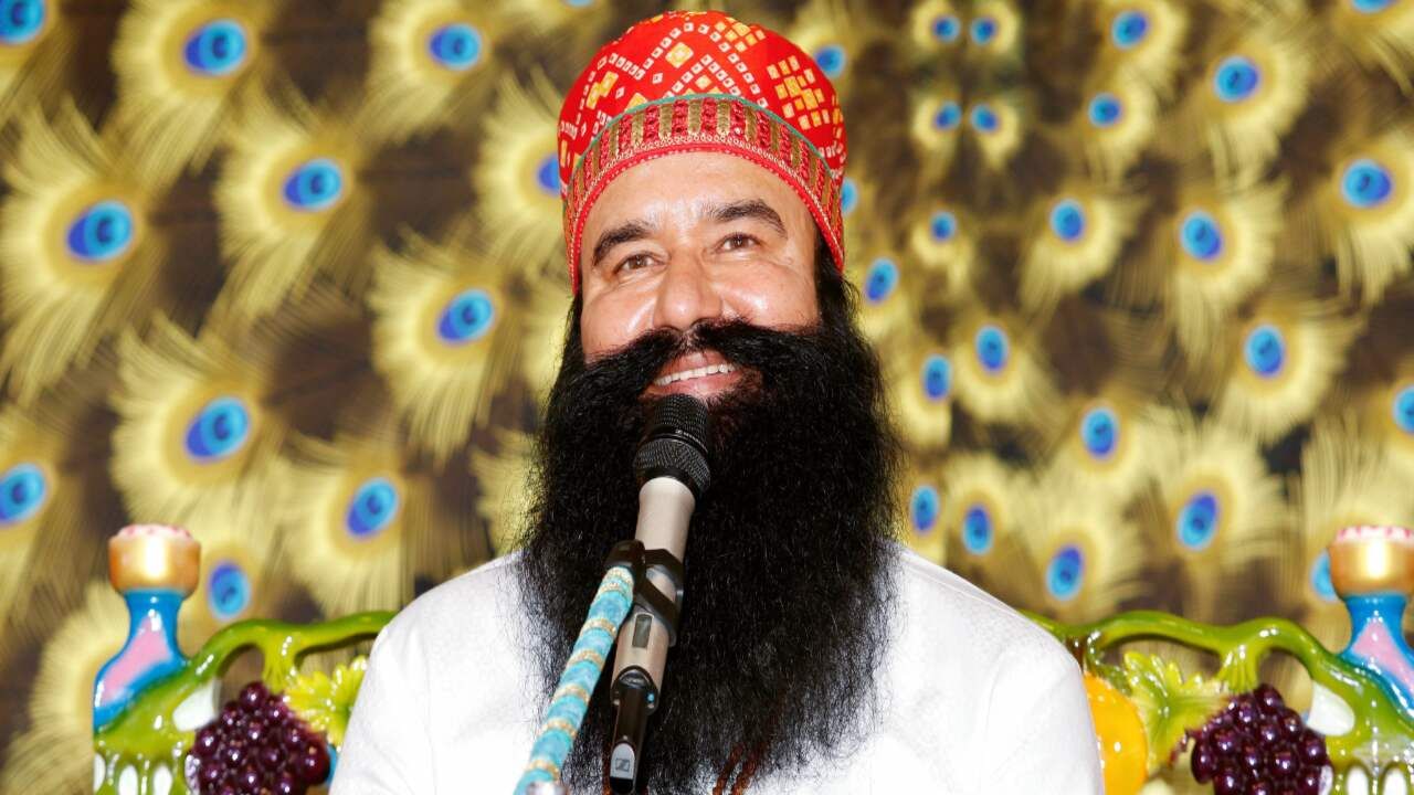 રામ રહીમ વિરુદ્ધ 400 સાધુઓને નપુંસક બનાવવાનો કેસ પણ નોંધવામાં આવ્યો છે. સાધુઓને એમ કહીને નપુંસક બનાવવામાં આવ્યા કે આમ કરવાથી તેઓ ભગવાનનો સાક્ષાત્કાર કરી શકશે.