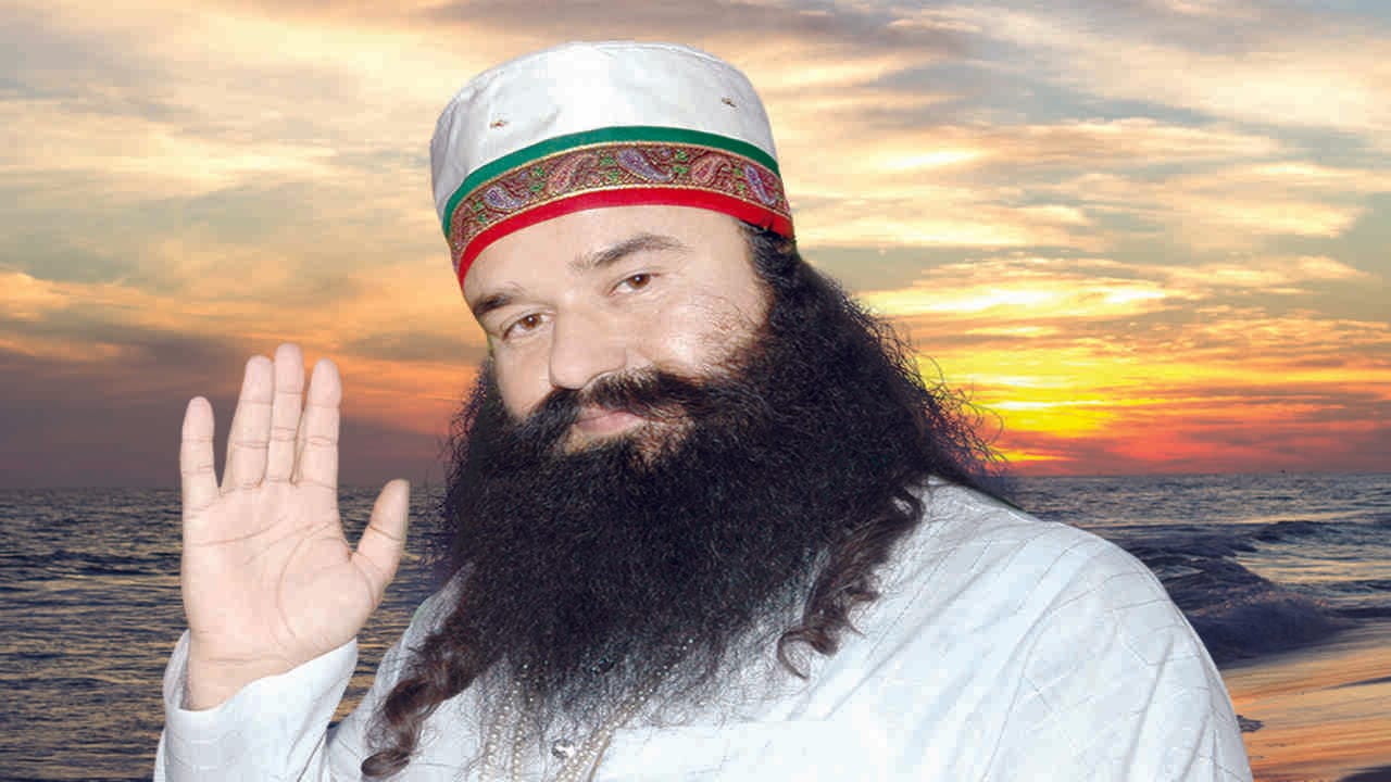 રામ રહીમે પત્રકારની હત્યાના કેસમાં પણ સજા કાપી રહ્યો છે. પત્રકારે સાધ્વી રેપ કેસને પોતાના અખબારમાં પ્રકાશિત કર્યો હતો, ત્યારબાદ નવેમ્બર 2002માં તેની ગોળી મારીને હત્યા કરવામાં આવી હતી. વર્ષ 2006માં આ કેસ સીબીઆઈને સોંપવામાં આવ્યો હતો. એજન્સીના વકીલ એચપી એસ વર્માએ સીબીઆઈ કોર્ટની બહાર કહ્યું હતું કે, ગુરમીત રામ રહીમ સિંહ અને તેના પૂર્વ મેનેજર કૃષ્ણ લાલને કલમ 302 (હત્યા) સાથે ભારતીય દંડ સંહિતાની કલમ 120બી (ગુનાહિત ષડયંત્ર) હેઠળ દોષિત ઠેરવવામાં આવ્યા હતા.