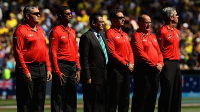 ક્રિકેટના મેદાન પર આખી મેચને નિયમ પ્રમાણે કોઈપણ અન્યાય વગર પૂર્ણ કરવાની જવાબદારી મેચ અમ્પાયર પર હોય છે. જ્યારે આઈસીસીના કોટ ઓફ કંડક્ટનું ઉલ્લંઘન ન થાય તે સુનિશ્વિત કરવાની જવાબદારી મેચ રેફરીની હોય છે.  આંતરરાષ્ટ્રીય મેચ સહિત આઈપીએલ જેવી ટુર્નામેન્ટમાં પણ અમ્પાયરિંગ કરીને લાખોની કમાણી કરી શકાય છે. ક્રિકેટ એસોશિયનમાં જોડાઈને તમે અમ્પાયર તરીકેનું કરિયર શરુ કરી શકો છો. 