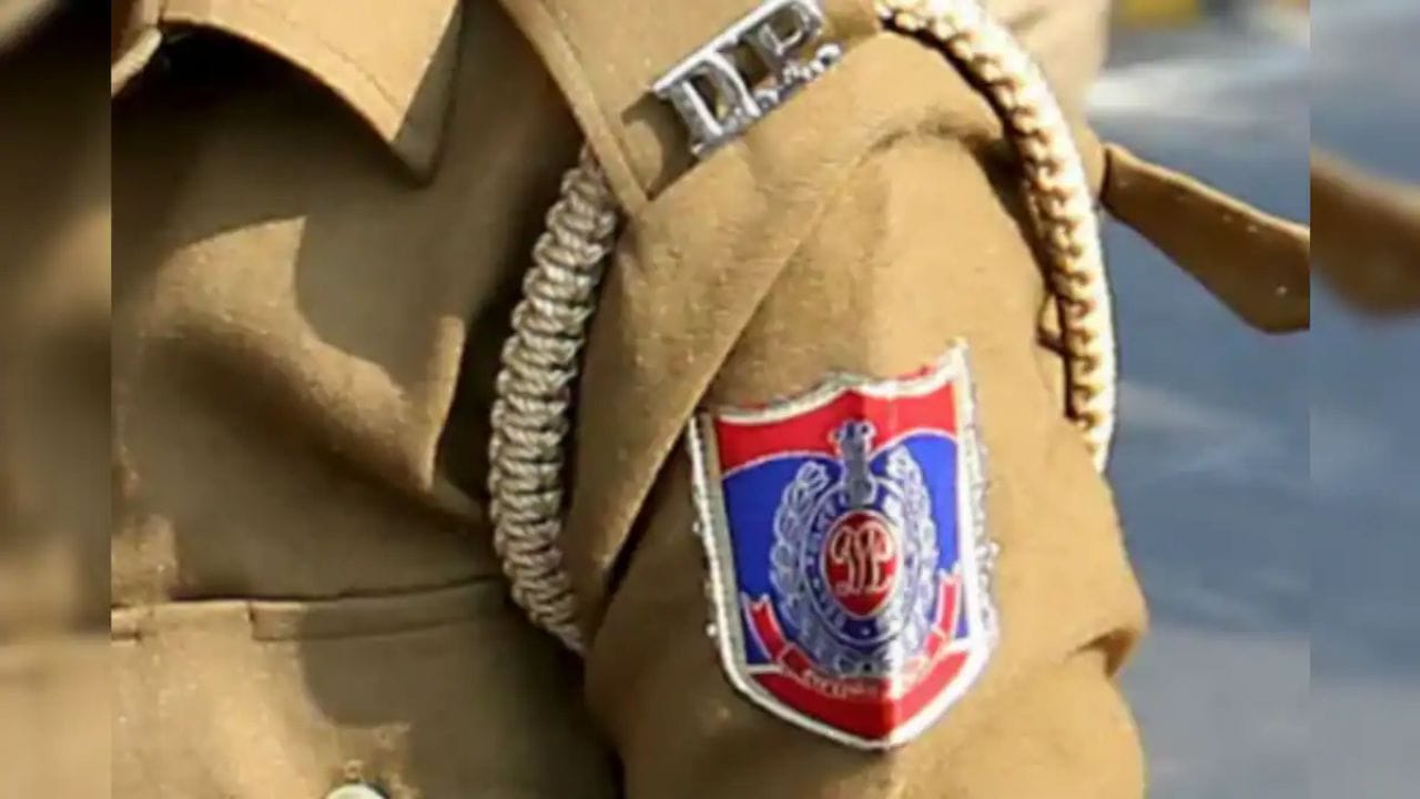 ડેપ્યુટી કમિશનર ઓફ પોલીસ (IFSO, સ્પેશિયલ સેલ) હેમંત તિવારીએ જણાવ્યું હતું કે તેમને મહત્વપૂર્ણ કડીઓ મળી છે અને આરોપીઓની ટૂંક સમયમાં ધરપકડ કરવામાં આવશે.
