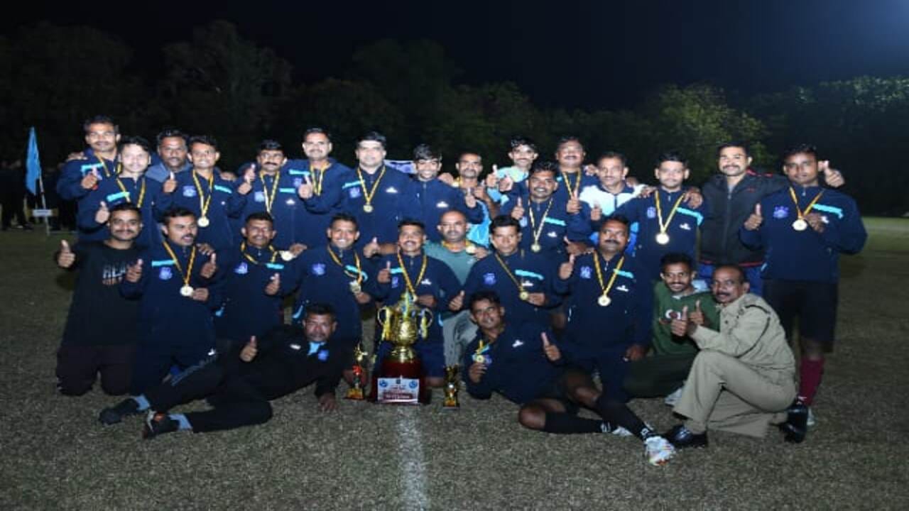 આ ટુર્નામેન્ટની શરૂઆતમાં 26 નવેમ્બરના રોજ કુલ 4 ટીમ વચ્ચે મેચ રમાઈ હતી. ત્યારબાદ 27 નવેમ્બરે બે ટીમ વચ્ચે અને ત્યારબાદ બે સેમીફાઈનલ મેચ રમાઈ હતી.