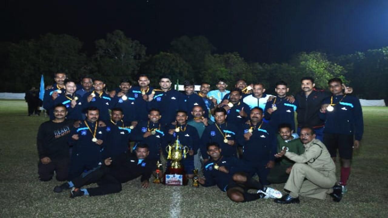 ડીજીપી કપ ફુટબોલ ટુર્નામેન્ટમાં 6 ટીમોએ ભાગ લીધો હતો. જેમા અમદાવાદ, અમદાવાદ રેન્જ, રાજકોટ, રાજકોટ રેન્જ, ભાવનગર રેન્જ અને આર્મ્ડ યુનિટનો સમાવેશ થાય છે.