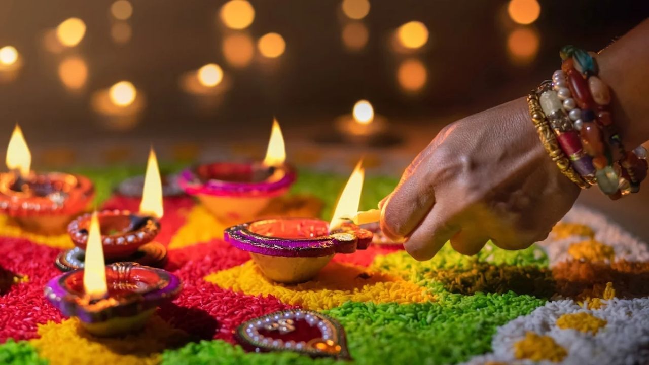 ખુશીઓ અને પ્રકાશનો આ તહેવાર દિવાળી આ વખતે 12મી નવેમ્બરે દેશભરમાં ઉજવવામાં આવશે અને આ સમયે બજારોમાં પણ ભારે ઉત્સાહ જોવા મળી રહી છે. અત્યારે આપણે વાત કરીએ કે એવું કયું રાજ્ય છે જ્યાં દિવાળીની ઉજવણી થતી નથી.
