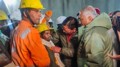 આખરે એ ઘડી આવી જ પહોંચી જેની કાગડોળે રાહ જોવાઈ રહી હતી. 12 નવેમ્બરથી ઉત્તરકાશીની સિલક્યારા ટનલમાં ફસાયેલા એ તમામ 41  શ્રમિકોનું સફળ રેસક્યુ કરી તેમને સુરક્ષિત રીતે ટનલની બહાર લાવવામાં આવ્યા છે. 