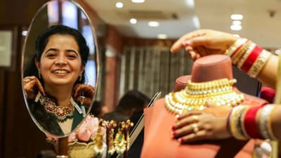 બે અઠવાડિયામાં સોનાના ભાવે બનાવ્યો રેકોર્ડ, પહેલી વાર સોનાની કિંમત 62 હજારને પાર