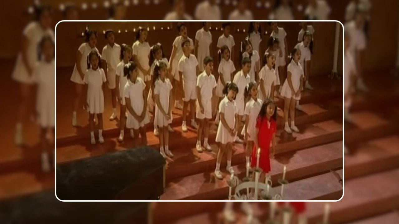 ત્રીજા સ્થાન પર ફિલ્મ હોમ ડિલિવરીનું સોન્ગ હેપી દિવાલીએ ઝલવો બનાવી રાખ્યો છે. લોકોને આ ગીત તહેવારોની સિઝનમાં ખૂબ જ પસંદ આવી રહ્યું છે. 
