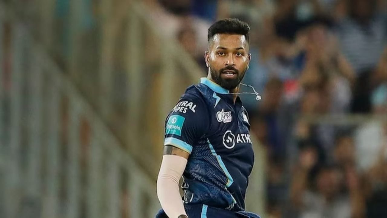 પહેલા એવી અટકળો હતી કે હાર્દિક પંડ્યાનો પોતાની જ ફ્રેન્ચાઈઝીથી મોહભંગ થયો છે અને હાર્દિક પંડ્યા મુંબઈ ઈન્ડિયન્સમાં વાપસી કરી રહ્યા છે. 