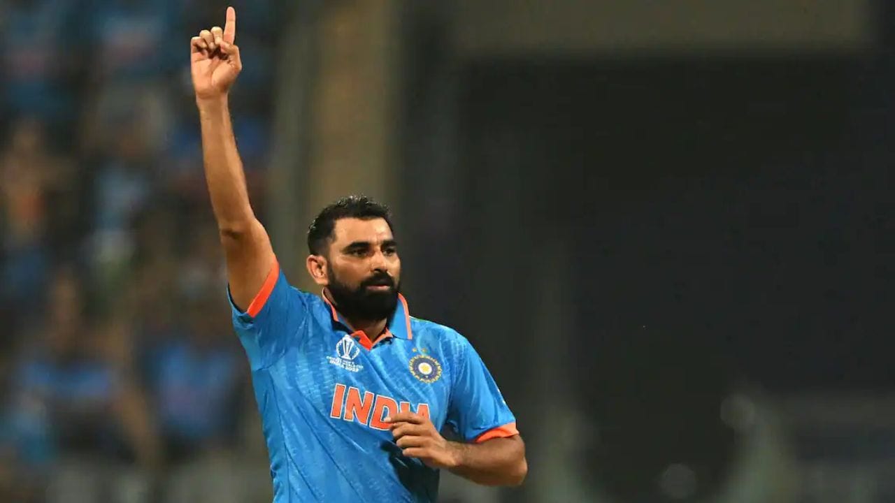 આ દરમિયાન શમીએ એક રેકોર્ડ પણ બનાવ્યો હતો. તે ODI વર્લ્ડ કપમાં ભારત માટે સૌથી વધુ વિકેટ લેનાર બોલર બની ગયો છે. શમીએ 3 વર્લ્ડ કપની 18 મેચમાં કુલ 55 વિકેટ લીધી છે.