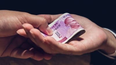 જામનગર સમાચાર : સી. ડિવિઝનના હેડ કોન્સ્ટેબલ વતી હોમગાર્ડ લાંચ લેતા ઝડપાયો, જુઓ વીડિયો