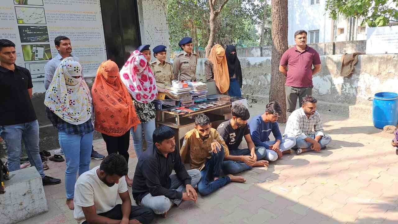 કોલ સેન્ટર કેટલા સમયથી કાર્યરત છે. કેટલા લોકો સાથે છેતરપિંડી કરી છે. કેટલા રૂપિયાની છેતરપીંડી કરી, તેમની સાથે અન્ય કોઈ લોકો સંડોવાયેલ છે કે કેમ સહિતના સવાલોના જવાબ મેળવવા પકડાયેલા આરોપીની સઘન પુછપરછ શરૂ કરી છે. સાથે જપ્ત કરાયેલ લેપટોપ અને ડેટાની ચકાસણી શરૂ કરી છે. પોલીસ તપાસ બાદ આ સવાલોના જવાબ સામે આવશે.