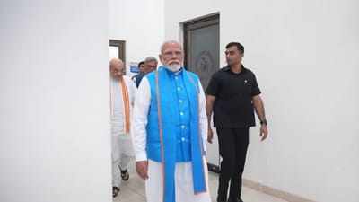 ભારત અને ઓસ્ટ્રેલિયા વચ્ચેની ફાઈનલ મેચમાં ભારતીય ટીમની હાર બાદ પીએમ મોદી ભારતીય ટીમના ડ્રેસિંગ રૂમમાં પહોચ્યા હતા.