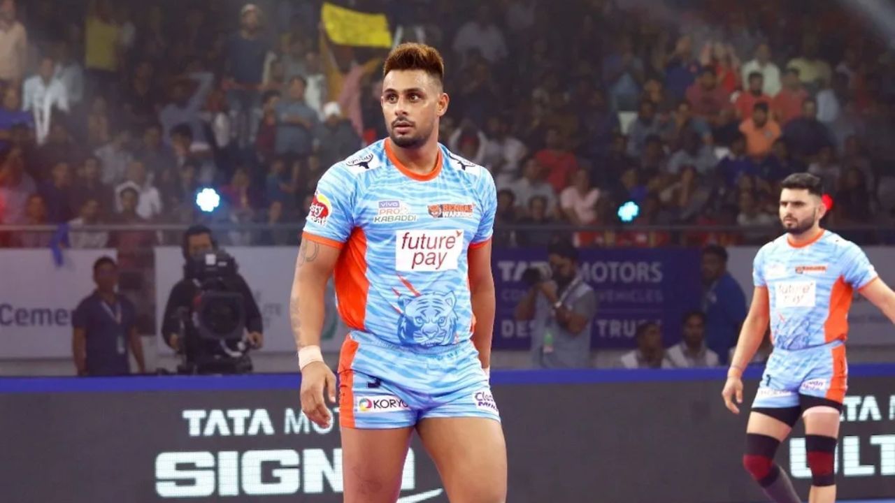 બંગાળ વોરિયર્સનો મનિન્દર સિંહ 122 મેચોમાં 63 સુપર 10 સાથે આ યાદીમાં બીજા સ્થાને છે. પંજાબમાં જન્મેલો રેઇડર સાતત્યનું પ્રતિક છે અને તેણે સિઝન 5 થી દરેક એડિશનમાં પાંચથી વધુ સુપર 10 બનાવ્યા છે. મનિન્દરને નજીકથી અનુસરે છે બેંગલુરુ બુલ્સનો પવન સેહરાવત જેણે 105 મેચમાં 49 સુપર 10 ફટકાર્યા છે