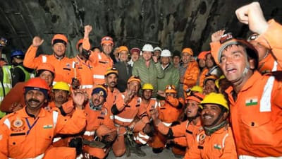 જો કોઈ રૂમનો દરવાજો બહારથી બંધ હોય તો 10 મિનિટમાં અંદર ફસાયેલા વ્યક્તિની શું હાલત થાય છે, તે ફક્ત તે જ અનુભવી શકે છે જેણે ક્યારેય તાળું માર્યું હોય. જો તે જ 10 મિનિટ 17 દિવસમાં ફસાઈ જાય તો શું હાલત થાય? કલ્પના કરો કે ઉત્તરકાશીની સુરંગમાં ફસાયેલા મજૂરોની માનસિક સ્થિતિ કેવી હશે? અલબત્ત, તેમને મનોરંજન માટે બેટ બોલ, ફિલ્મો જોવા માટે મોબાઈલ ફોન આપવામાં આવ્યા હતા, પરંતુ શું આ બધું તેમની ધીરજ જાળવી રાખવા માટે પૂરતું હતું?