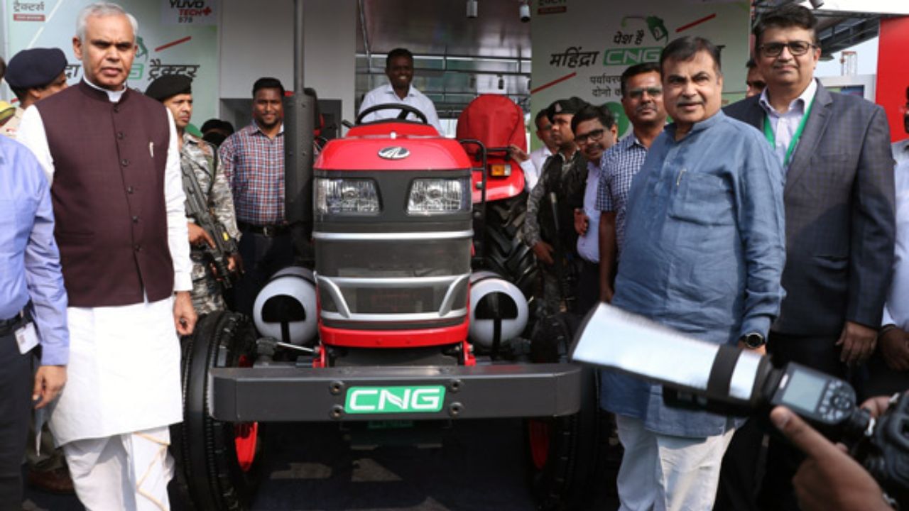 mahindra launched cng powered tractor reduce cost of farmers compared to diesel tractors (3)