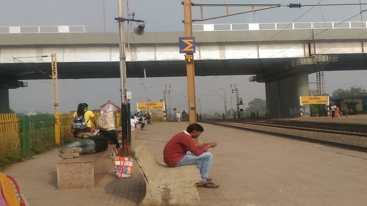 મહત્વનું છે કે સુરતમાં સચિન જીઆઈડીસી પણ છે તેની પાસે આ રેલવે સ્ટેશન આવેલુ હોવાથી તેને સચિન રેલવે સ્ટેશન નામ આપવામાં આવ્યું છે. 