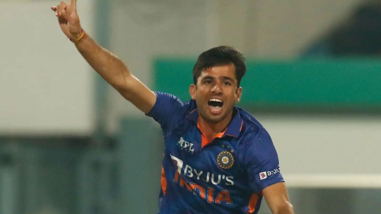 આવી સ્થિતિમાં રવિના પિતાએ તેને ફરીથી સમજાવ્યું કે જો તે ક્રિકેટ છોડીને ફરીથી અભ્યાસ પર ધ્યાન આપે તો તે કંઈક બની શકે છે પરંતુ તે ક્રિકેટમાં કંઈ હાંસલ કરી શકશે નહીં. પરંતુ તેમના નિશ્ચયને કારણે રવિ બિશ્નોઈએ તેમના પિતાને એક વર્ષ રમવા માટે કહ્યું અને બમણા ઉત્સાહ સાથે ક્રિકેટ રમવાનું શરૂ કર્યું. જે બાદ આજે આ મુકામ સુધી રવિ પહોંચ્યો છે.