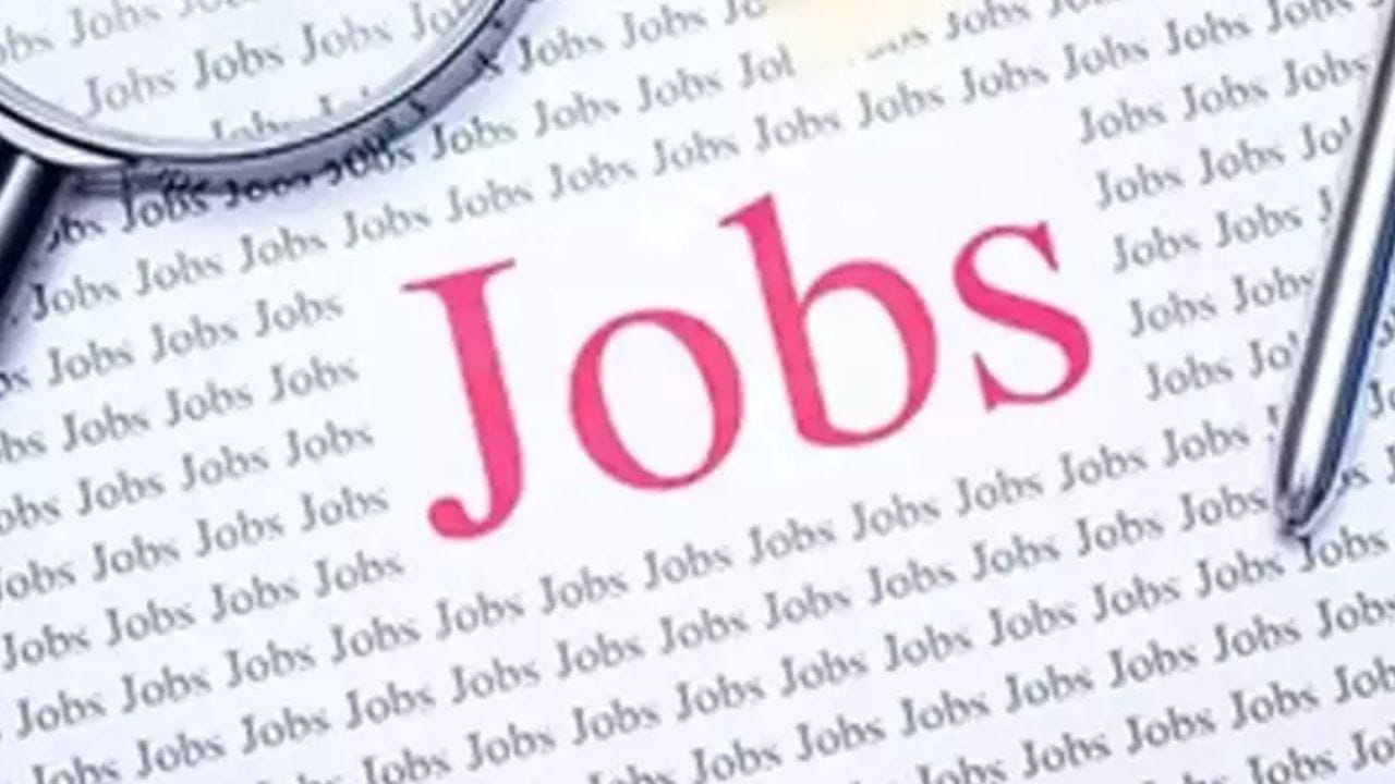 શોર્ટલિસ્ટ થયેલા ઉમેદવારોનું સિલેક્શન ટેસ્ટ/ઇન્ટરવ્યુથી કરવામાં આવશે. પસંદગી પામેલા ઉમેદવારોને પે મેટ્રિક્સના પગાર ધોરણ 10 અને દર મહિને રૂપિયા 56,100નો શરૂઆતનો મૂળ પગાર ચૂકવવામાં આવશે. વધુ વિગતો માટે તમે જાહેર કરાયેલા નોટિફિકેશન ચકાસી શકો છો.
