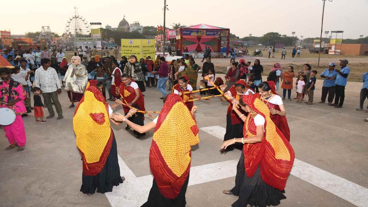 કાર્તિકી મેળાને ધ્યાને રાખી 5 દિવસ દરમિયાન સોમનાથ મંદિરે રાત્રે 11 વાગ્યા સુધી ખુલ્લુ રહેશે. કાર્તિકી પૂનમે રાત્રિના વિશેષ મહાપૂજા અને મહાઆરતી કરવામાં આવશે. Input Credit- Yogesh Joshi- Gir Somnath