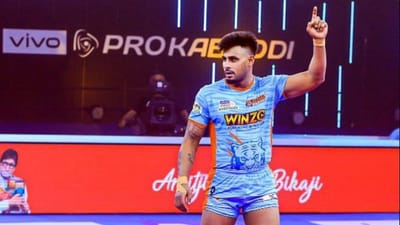 પ્રો કબડ્ડીએ ઘણા ખેલાડીઓની કિસ્મત રાતોરાત બદલાઈ નાખી છે. પોતાના ગામમાં રહીને શેરી મેદાનમાં રમતા કબડ્ડીના પ્લેયરોને આજે દેશ જોઈ રહ્યો છે પ્રો કબડ્ડી સિઝન 10ની શરુઆત થવા જઈ રહી છે ચાહકો પોતાના કબડ્ડી ફેન્સને રમતા જોવા માટે તૈયાર છે. જો કે  પ્રો કબડ્ડીના  ખેલાડી એટલા પોપ્યુલર બની ગયા છે કે ખેલાડીઓ જ્યાં પણ ગયા ત્યાં ચાહકોની ભીડ જામી છે. ખેલાડીઓ હવે સેલિબ્રિટી બની ગયા છે. જોકે આ પહેલા ક્યારેય કોઈ કબડ્ડી ખેલાડીએ પોતાની હેરસ્ટાઈલ અને કપડાં પર આટલું ધ્યાન આપ્યું નથી. પરંતુ હવે પરિસ્થિતિ જુદી છે.