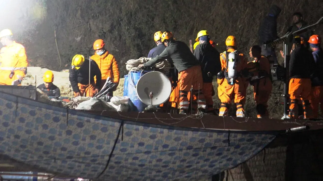 NDRF entered the tunnel to rescue the workers