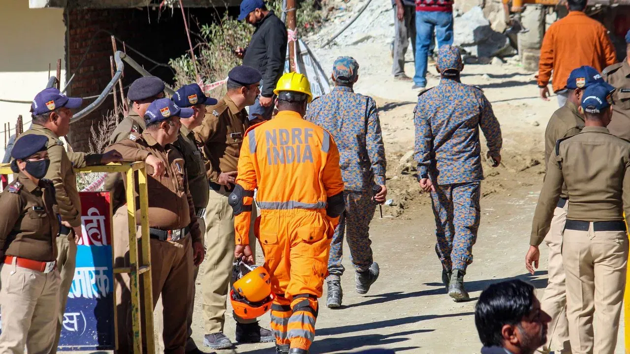 NDRF entered the tunnel to rescue the workers