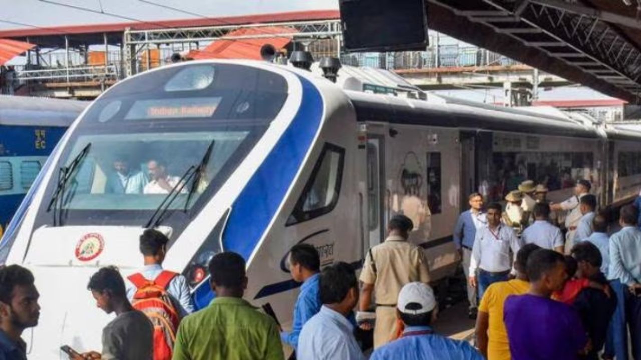 અધિકારીઓના ઘટનાને લઈને જણાવ્યા હતુ કે આ ઘટનાની જાણ ફરજ પરના RPF એસ્કોર્ટિંગ સ્ટાફ દ્વારા કરવામાં આવી હતી. માહિતીને પગલે, ઈસ્ટ કોસ્ટ રેલ્વે ઝોન (ECoR) ની સુરક્ષા વિંગે રેલવે પ્રોટેક્શન ફોર્સ (RPF) અને સરકારી રેલ્વે પોલીસ (GRP) ને ચેતવણી આપી હતી. કટકથી આરપીએફના આસિસ્ટન્ટ સિક્યુરિટી કમિશનર ઘટનાસ્થળે પહોંચ્યા હતા અને સમગ્ર ઘટનાનો તાગ મેળવ્યો હતો.