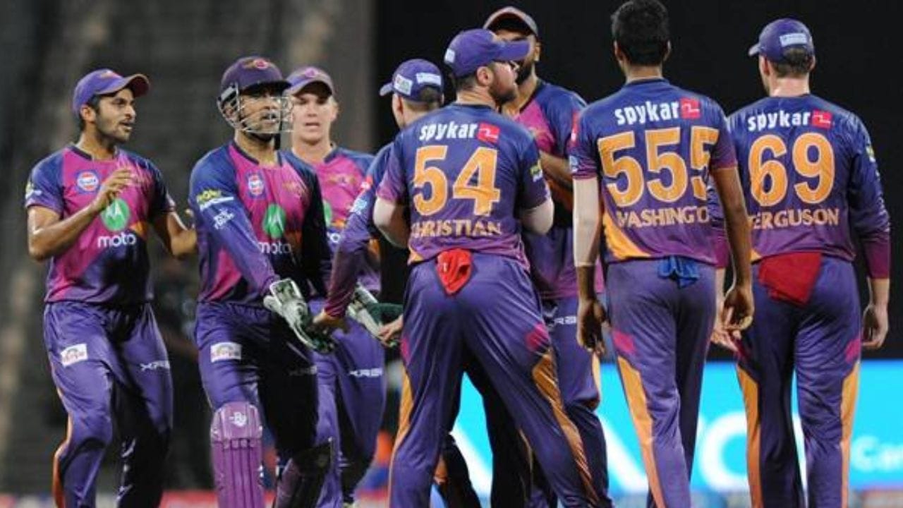 એક વેબસાઈટને આપેલા ઈન્ટરવ્યુમાં સુંદરે જણાવ્યું કે તેની જર્સી નંબર પાછળ તેની જન્મતારીખ અને જન્મ સમય સૌથી મોટું કારણ છે. સુંદરનો જન્મ 5 ઓક્ટોબરે સવારે 5.05 વાગ્યે થયો હતો. તેથી જ તે 555 નંબરની જર્સી પહેરીને મેદાનમાં ઉતરે છે.