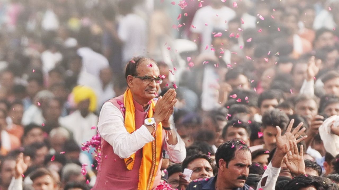 શિવરાજે ઐતિહાસિક જીત નોંધાવી, કોંગ્રેસના ઉમેદવારને 8 લાખ મતોથી હરાવ્યા છે.