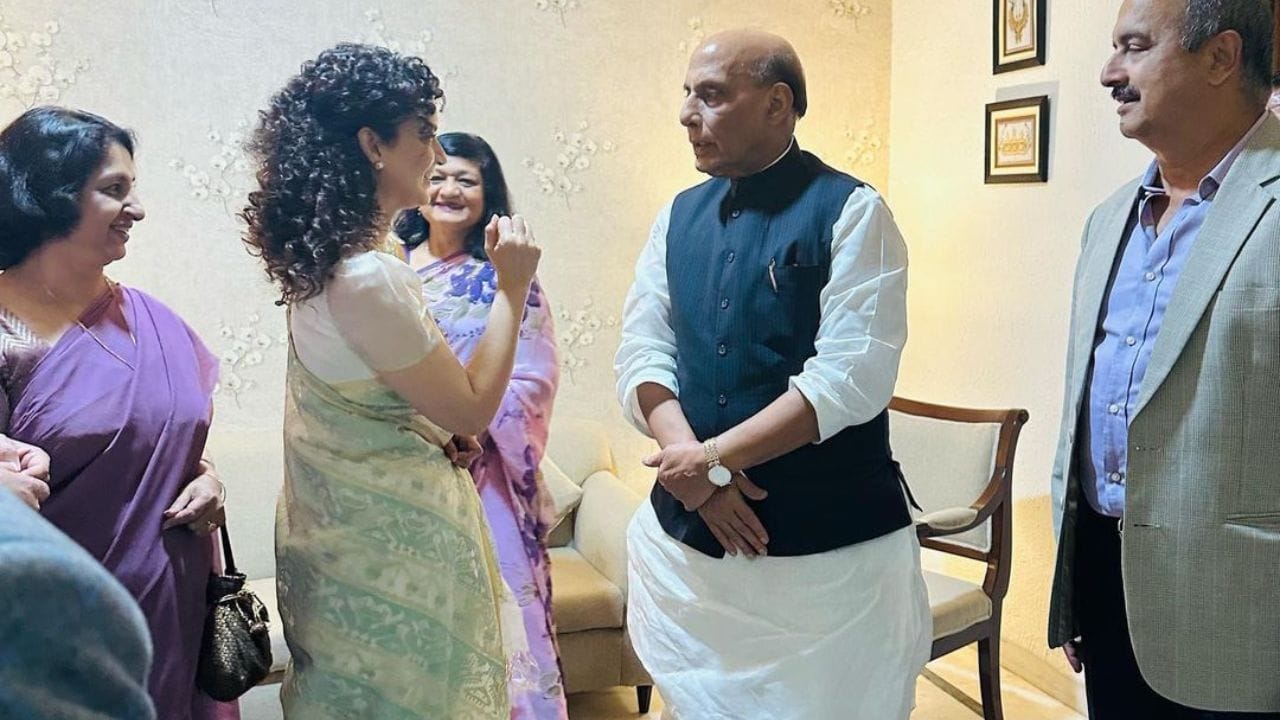 આ યાદીમાં 3,000 VVIP સહિત 7,000 લોકોના નામ સામેલ છે. સેલિબ્રિટી ઉપરાંત 1992માં માર્યા ગયેલા કાર સેવકોના પરિવારજનોને પણ આમંત્રણ મોકલવામાં આવ્યું છે. આ ઉપરાંત રાષ્ટ્રીય સ્વયંસેવક સંઘ (RSS)ના વડા મોહન ભાગવત, યોગ ગુરુ રામ દેવ, ઉદ્યોગપતિ રતન ટાટા, ઉદ્યોગપતિ ગૌતમ અદાણી પણ ભાગ લેવાના છે.