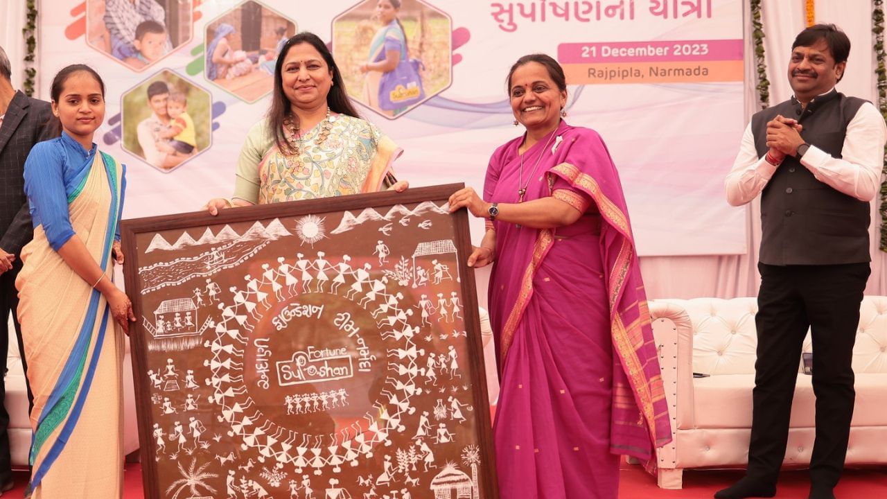 આ મુલાાત દરમિયાન ડૉ પ્રીતિ અદાણીએ જિલ્લામાં કુપોષણ અને એનિમિયા ઘટાડવા માટે215 સુપોષણ સંગીનીઓની કામગીરીને બિરદાવી હતી. નર્મદાના પડકારજનક ભૂપ્રદેશમાં સંવેદનશીલ વસ્તી સુધી પહોંચવાના સમર્પણની પણ પ્રશંસા કરી. આ સુપોષણ સંગીનીઓએ પણ અદાણી ફાઉન્ડેશનમાં જોડાયા બાદ તેમની સામાજિક આર્થિક પરિસ્થિતિમાં સુધારો થતા જીવનમાં આવેલા પરિવર્તનો શેર કર્યા.