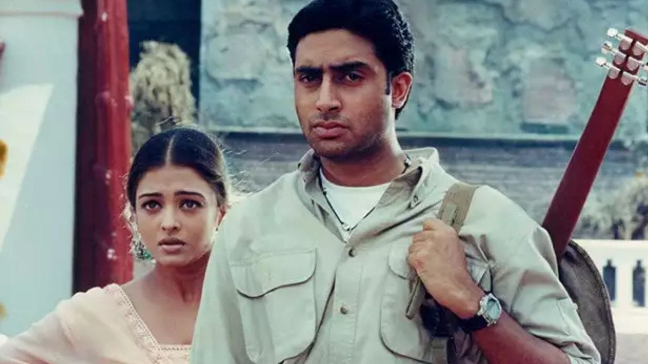 તમને જણાવી દઈએ કે ઐશ્વર્યા અને અભિષેક પહેલા સારા મિત્રો હતા. પછી ધીરે ધીરે તેમની મિત્રતા પ્રેમમાં બદલાઈ ગઈ. ઐશ્વર્યા અને અભિષેક પહેલીવાર વર્ષ 1999માં તેમની ફિલ્મ ઢાઈ અક્ષર પ્રેમ કેના ફોટોશૂટ દરમિયાન મળ્યા હતા. અભિષેકે એક ઈન્ટરવ્યુમાં તેમની પહેલી મુલાકાત વિશે જણાવ્યું હતું કે અમારી ઢાઈ અક્ષર પ્રેમ એકસાથે હતી. તે સમયે ઐશ્વર્યાને જોઈને હું તેમનો દિવાનો થઈ ગયો હતો.