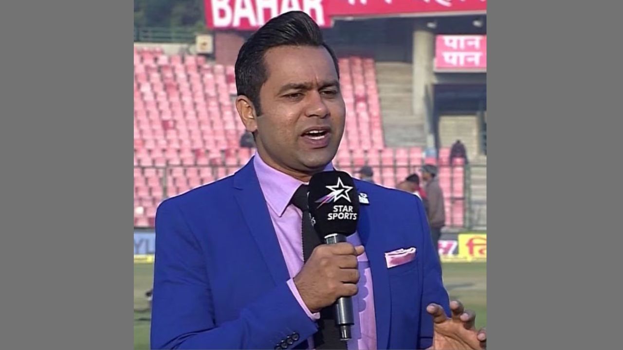 આકાશ ચોપરા - હિન્દી કોમેન્ટ્રીમાં ખૂબ જ પસંદ કરાયેલા આકાશ ચોપરાએ ક્રિકેટની રમતમાં નામ કમાયા બાદ હિન્દી કોમેન્ટ્રીમાં પણ નામ કમાવવામાં સફળતા મેળવી છે. આ સમયગાળા દરમિયાન આકાશ ચોપરાની એક સિરીઝ માટે 30 લાખ રૂપિયા છે, તેમની વાર્ષિક કમાણી લગભગ 4 કરોડ રૂપિયા છે.