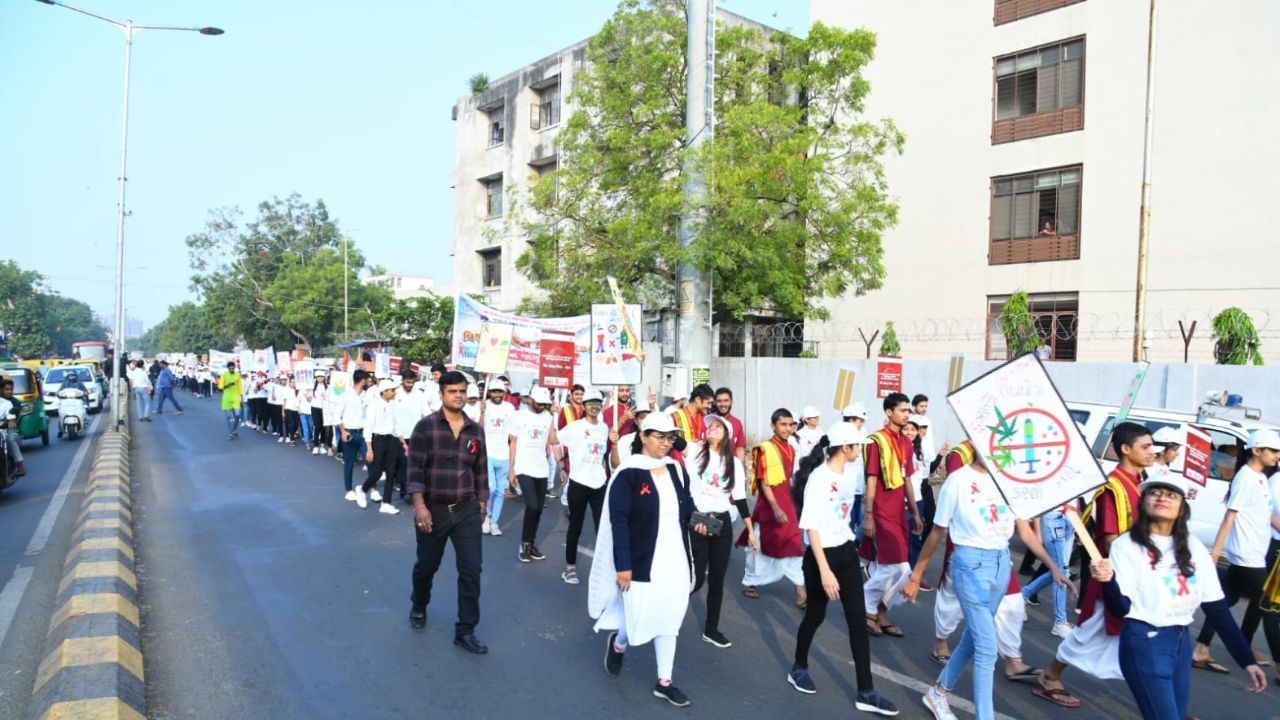 વિશ્વ એઇડ્સ દિવસ નિમિત્તે અસારવા સિવિલ હોસ્પિટલ ખાતે જનજાગૃતિ રેલીનું આયોજન કરવામાં આવ્યું હતું.