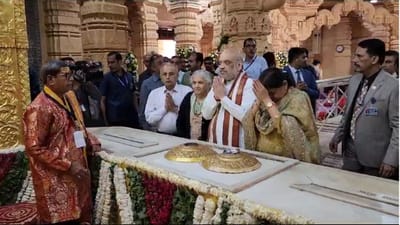 કેન્દ્રીય ગૃહ મંત્રી અમિત શાહ સૌરાષ્ટ્રના પ્રવાસે છે,તેઓ 1 ડિસેમ્બર 2023 એટલે કે શુક્રવારે મોડી સાંજે સોમનાથ પહોંચ્યા હતા. ત્યાં રાત્રી રોકાણ કર્યા બાદ આજે સવારે સોમનાથ મહાદેવના દર્શને પહોંચ્યા હતા.
