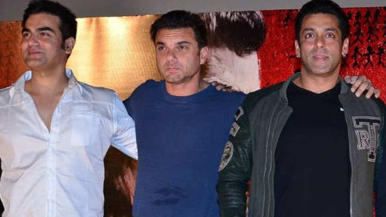 અરબાઝ ખાન ચર્ચામાં પણ રહી ચૂક્યો છે. 1 જુલાઈ 2012 ના રોજ, ખાનની માલિકીની લેન્ડ ક્રુઝર દ્વારા 70 વર્ષીય મહિલાનું મૃત્યુ થયું હતું, અને મહિલાના પરિવારે અભિનેતા પાસેથી વળતરની માંગ કરી હતી. જો કે, ખાન પરિવારે પરિવારને વળતર ચૂકવવાનો ઇનકાર કર્યો હતો,  અરબાઝ ખાન ઈન્ડિયન પ્રીમિયર લીગ (IPL) મેચો પર સટ્ટાબાજીની સંડોવણીની કબૂલાત કરી હતી.