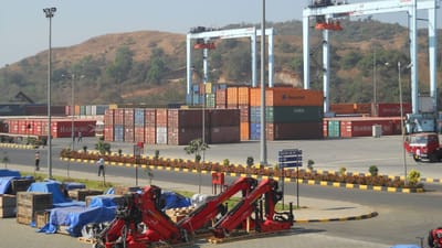 આર્શિયા લિમિટેડ એક સપ્લાય ચેઈન અને લોજિસ્ટિક્સ ઈન્ફ્રાસ્ટ્રક્ચર સોલ્યુશન્સ પ્રોવાઈડર કંપની છે. તે એકમાત્ર ફ્રી ઝોન ડેવલપર છે જે 2 ફ્રી ટ્રેડ વેરહાઉસિંગ ઝોનનું સંચાલન કરે છે અને સમગ્ર ભારતમાં કામગીરી સાથે સૌથી મોટી ખાનગી કન્ટેનર ટ્રેન ઓપરેટર છે. કંપની પાસે 6 રેલ લૂપ લાઇન સાથેનો એકમાત્ર ખાનગી ઇનલેન્ડ કન્ટેનર ડેપો પણ છે.