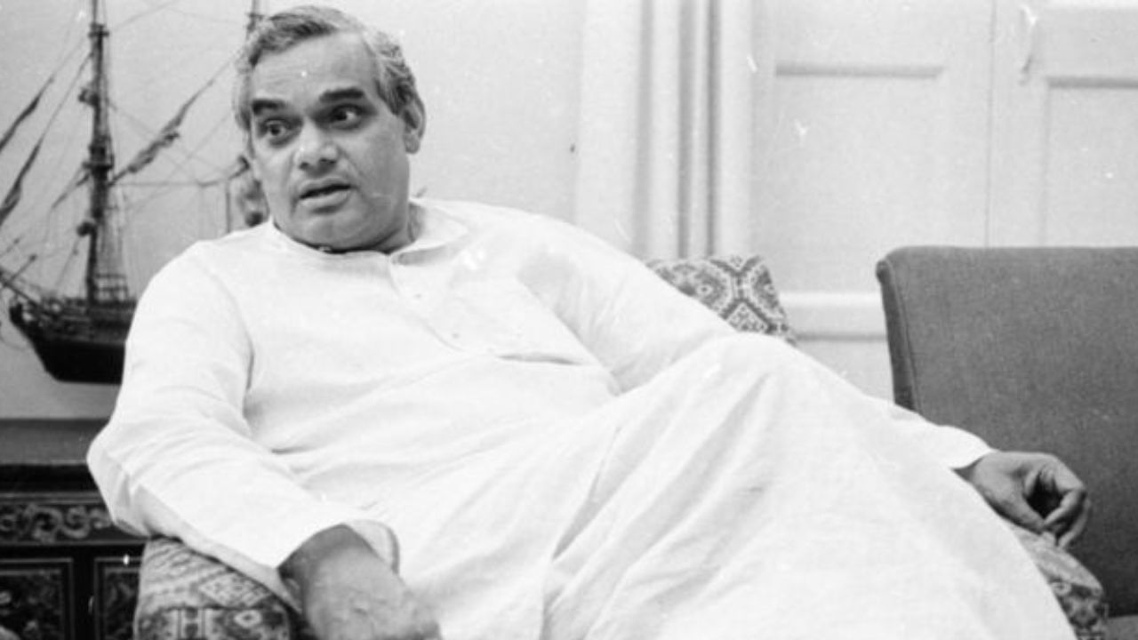 આજે 25 ડિસેમ્બર 2023ના રોજ પૂર્વ વડાપ્રધાન અટલ બિહારી વાયપેયી જીની 99મી જન્મજયંતિ છે, સૌ કોઈ તેમને યાદ કરી રહ્યા છે