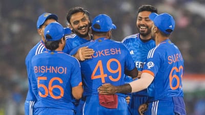 રાયપુર ખાતે ક્રિકેટ સ્ટેડિયમમાં આજે ભારત-ઓસ્ટ્રેલિયા વચ્ચે ચોથી ટી20 મેચમાં ભારતે 175 નો ટાર્ગેટ આપ્યો હતો. ચોક્કસ પણે ભારતનું લક્ષ આજની મેચ જીતીને સીરિઝ જીતવા પર હતો. 