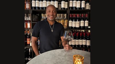 વેસ્ટ ઈન્ડિઝના દિગ્ગજ બ્રાયન લારાનું માનવું છે કે તેનો રેકોર્ડ તોડી શકાય છે. તેનું આ નિવેદન ત્યારે સામે આવ્યું જ્યારે ટેસ્ટની એક ઈનિગ્સમાં 400થી વધુનો સ્કોર બનાવવો મુશ્કિલ છે. લારાએ એટલું જ નહીં કહ્યું કે ટેસ્ટ તેના વર્લ્ડ રેકોર્ડ વ્યક્તિગત સ્કોરને સુધારી શકે છે.