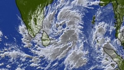 ગુજરાતમાં નવેમ્બર મહીનો શરુ થતા જ કમોસમી વરસાદ વરસવાનું શરુ થયુ હતુ. માવઠાનો એક રાઉન્ડ પુરો થઇ ગયો છે. ત્યાં હવે ફરી ગુજરાતમાં કમોસમી વરસાદની આગાહી છે. બીજી તરફ બંગાળની ખાડીમાં સર્જાયેલુ મિચોંગ વાવાઝોડુ ધીરે ધીરે આગળ વધી રહ્યુ છે. ત્યારે ગુજરાતના લોકોના મનમાં પણ પ્રશ્ન થઇ રહ્યો છે કે શું આ વાવાઝોડાની અસર ગુજરાત પર પણ જોવા મળશે. અમે તેના વિશે તમને માહિતી આપીશું.