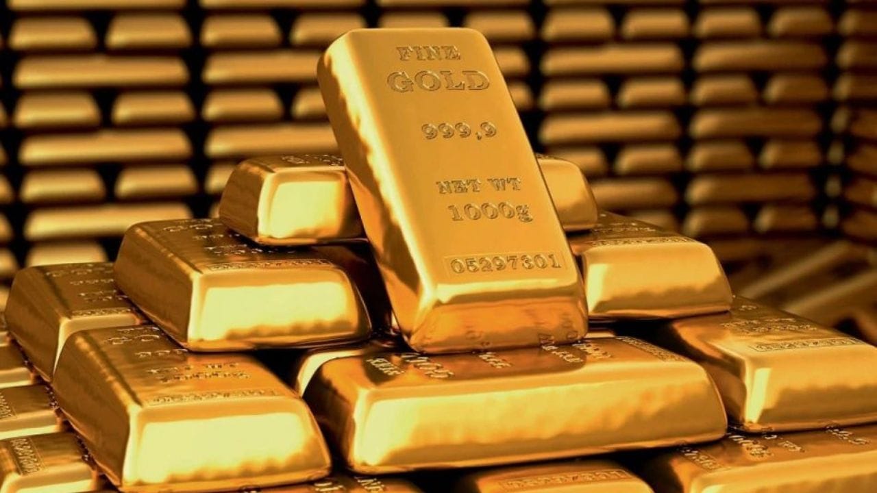 સરકારે સોવરિન ગોલ્ડ બોન્ડ સિરીઝ-3નું વેચાણ શરૂ કર્યું છે. સ્કીમમાં રોકાણ કરવા માટે એક ગ્રામ સોનાના ભાવ 6,199 રૂપિયા છે. જો તમે ઓનલાઈન પેમેન્ટ કરશો તો તમને 50 રૂપિયાનું ડિસ્કાઉન્ટ મળશે.