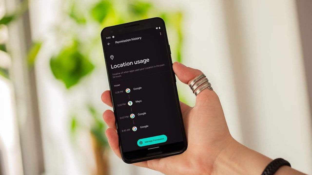 જો તમારા ફોનમાં પણ આવું ક્યારેય થાય છે, તો તમે ફોનના સેટિંગમાં જઈને એપ પરમિશન ચેક કરી શકો છો. જેનાથી તમે જાણી શકશો કે તમે આ એપને સેન્સરની પરવાનગી આપી છે કે નહીં.   