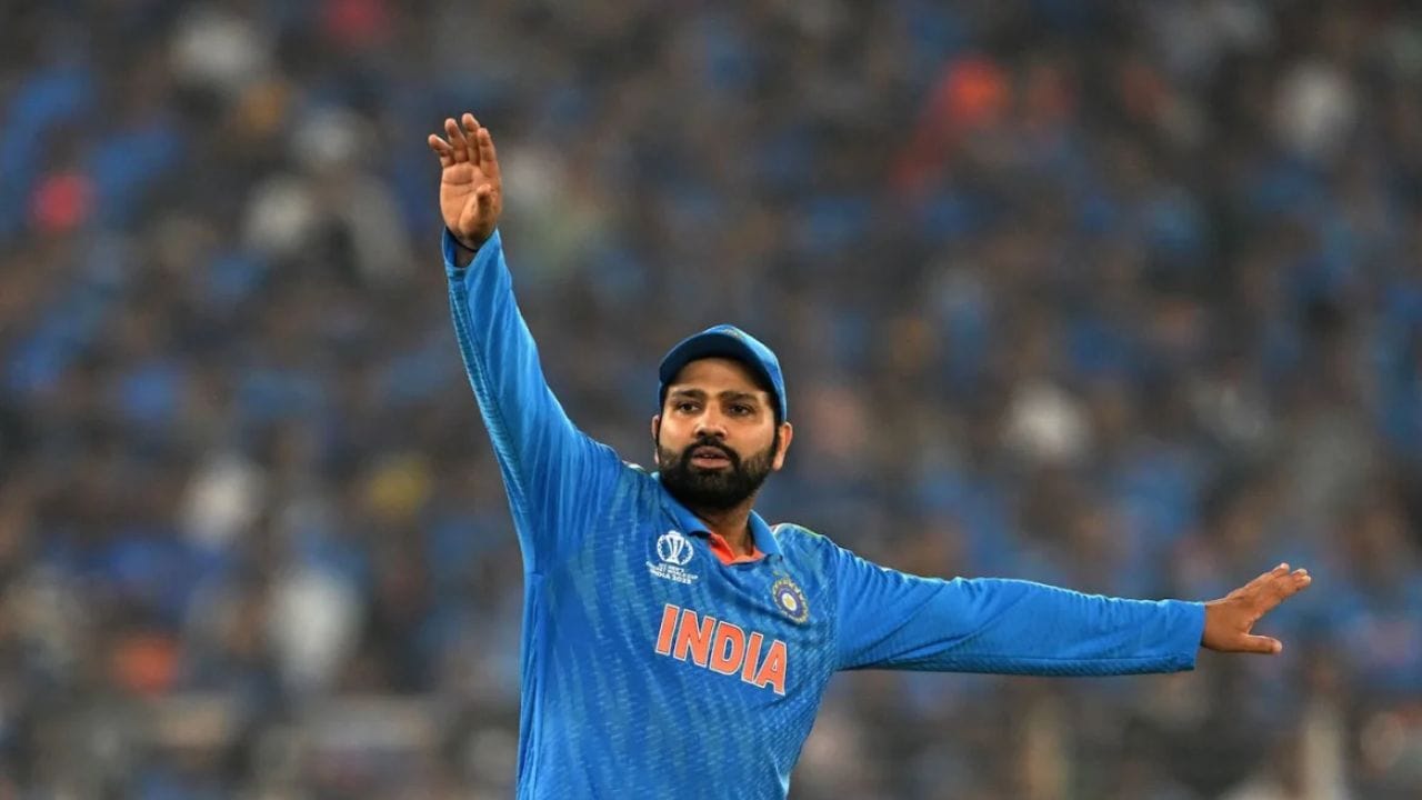 તેણે 09 નવેમ્બર 2013 ના રોજ કોલકાતાના ઈડન ગાર્ડન્સ મેદાન પર વેસ્ટ ઈન્ડિઝ ક્રિકેટ ટીમ સામે રમીને તેની ટેસ્ટ કારકિર્દીની શરૂઆત કરી હતી. તે મેચમાં રોહિતે 177 રનની ઈનિંગ રમી હતી. તેણે 108 ODI મેચો પછી ટેસ્ટ મેચ રમી હતી. જ્યારે તેની વન-ડે આંતરરાષ્ટ્રીય ક્રિકેટ કારકિર્દી 23 જૂન 2007 ના રોજ આયર્લેન્ડ ક્રિકેટ ટીમ સામે શરૂ થઈ હતી. 