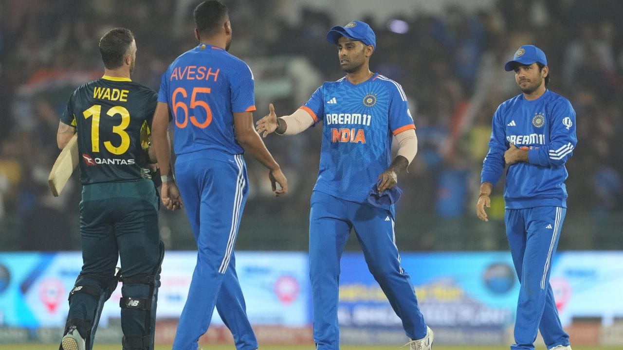 ભારતની પ્લેઈગ ઈલેવનમાં આ પ્રમાણે ખેલાડી હોય શકે છે. જેમાં જોઈએ તો સૂર્યકુમાર યાદવ, શ્રેયસ અય્યર, ઋતુરાજ ગાયકવાડ, ઈશાન કિશન, યશસ્વી જ્યસ્વાલ, તિલક વર્મા, રિંકુ સિંહ, જીતેશ શર્મા, વોશિગ્ટનસુંદર, અક્ષર પટેલ,શિવમ દુબે, રવિ બિશ્રોઈ, અર્શદીપ સિંહ, પ્રસિદ્ધ કુષ્ણા, અવેશ ખાન, મુકેશ કુમાર,